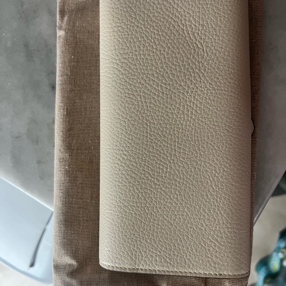 Gucci Ivory Leather Clutch with Gold GG Logo 779776 A7M0T 9522 model❌❌SOLD LOCAL - Picture 11 of 11
